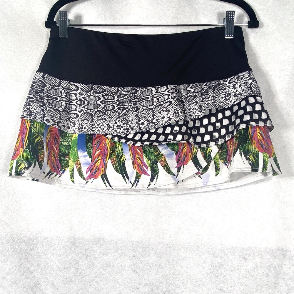 Lucky In Love Skort Women's Medium white Black Tiered Snake Tropical Prints